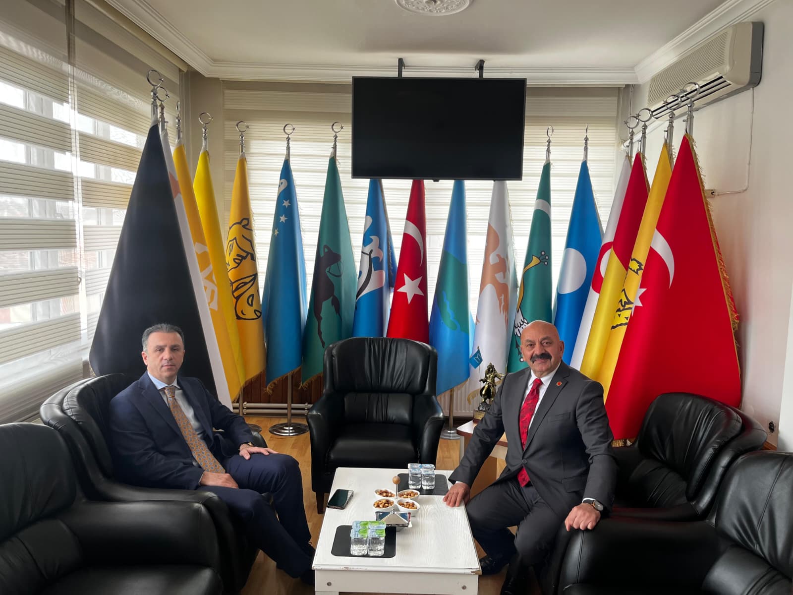 BAŞSAVCI BEKTAŞ’TAN BAŞKAN İSBİR’E ZİYARET